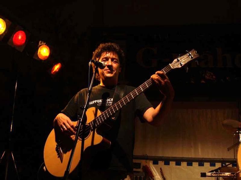 800x599 pixels (42K)