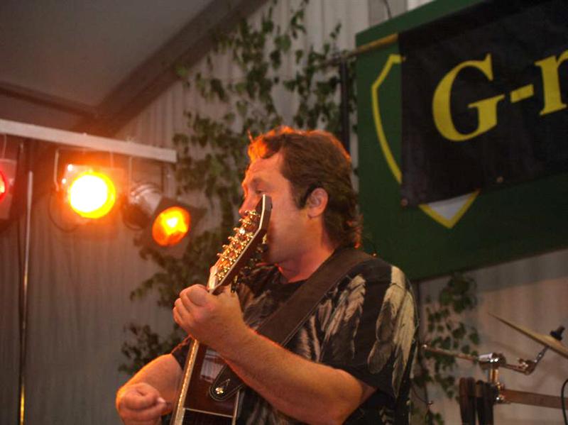 800x599 pixels (49K)