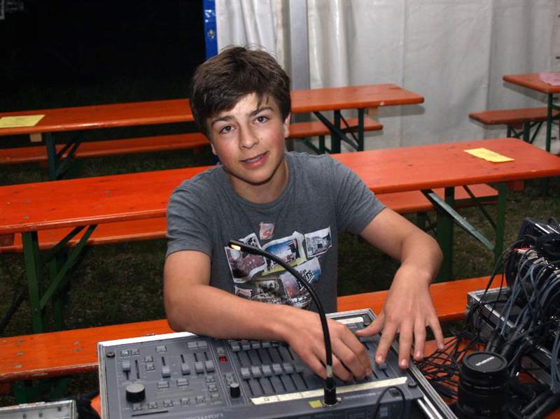 800x599 pixels (66K)