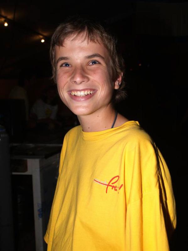 599x800 pixels (35K)