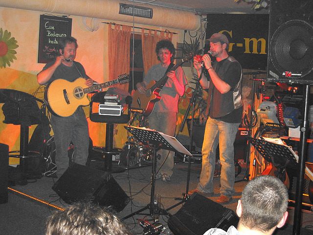 640x480 pixels (269K)