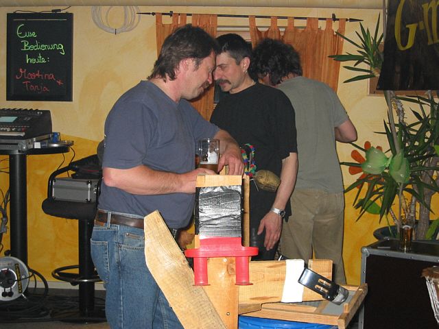 640x480 pixels (225K)