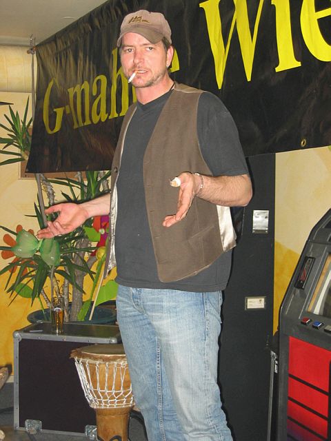 480x640 pixels (215K)