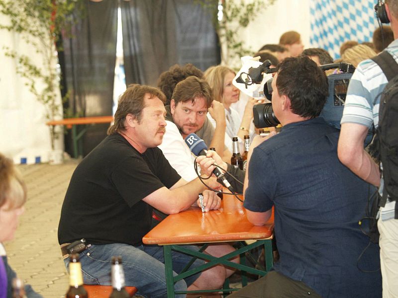 800x600 pixels (76K)