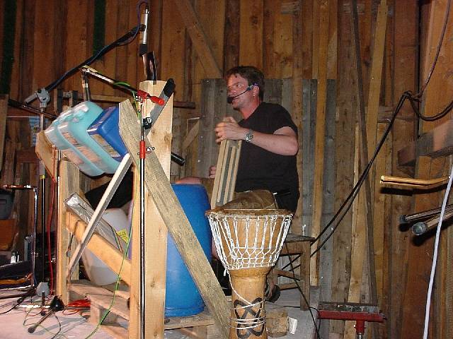 640x480 pixels (63K)