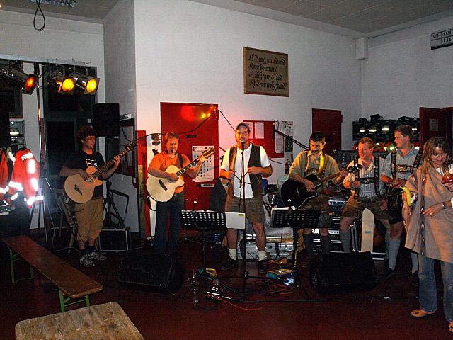 640x480 pixels (72K)