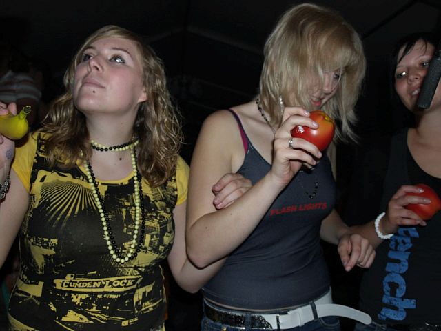 640x480 pixels (151K)