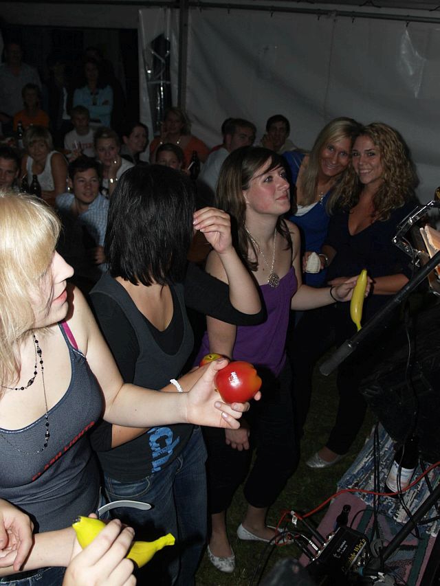 640x853 pixels (243K)