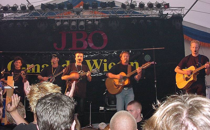 800x498 pixels (95K)