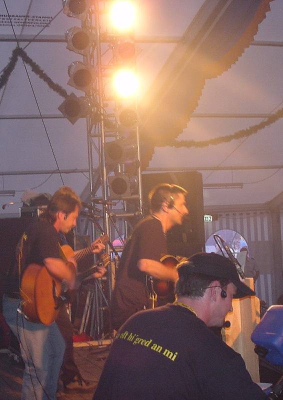 566x800 pixels (57K)