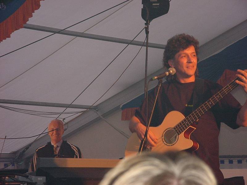 800x600 pixels (47K)