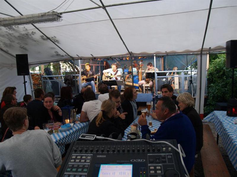 800x599 pixels (69K)