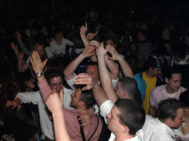 640x480 pixels (184K)