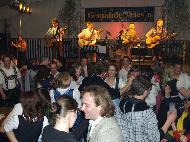 640x480 pixels (236K)