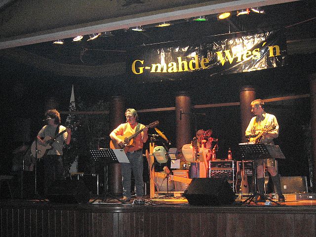 640x480 pixels (339K)