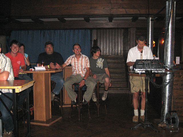 640x480 pixels (277K)