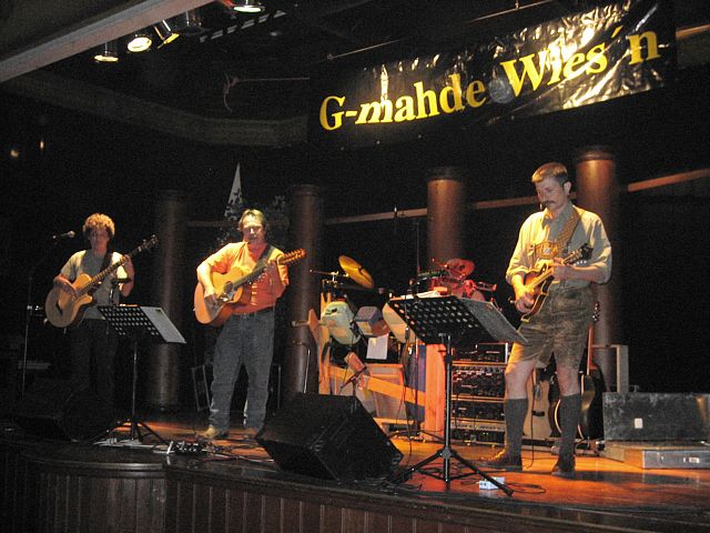 640x480 pixels (261K)