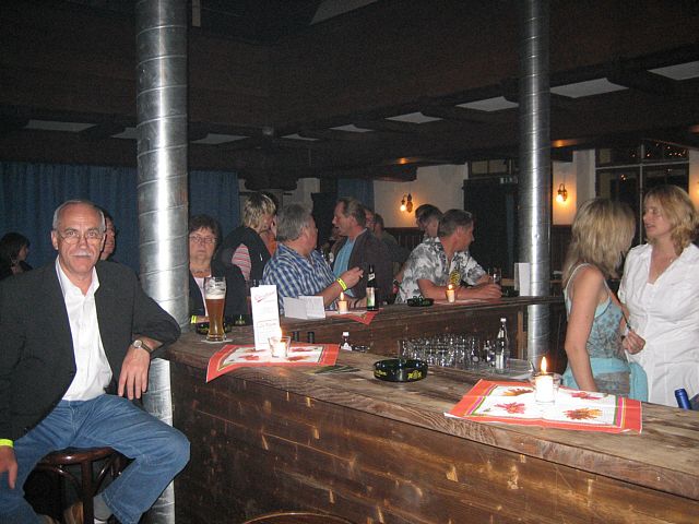 640x480 pixels (265K)