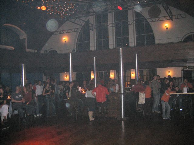 640x480 pixels (290K)