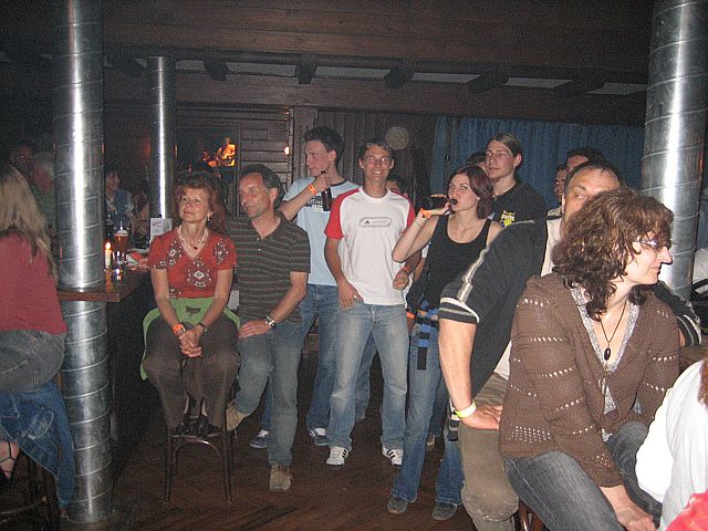 640x480 pixels (366K)