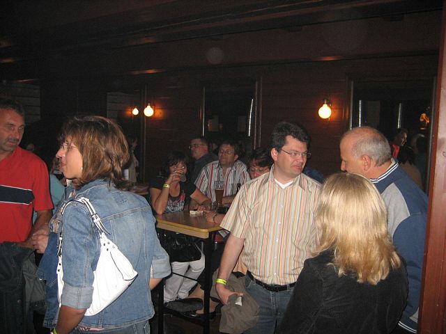 640x480 pixels (211K)