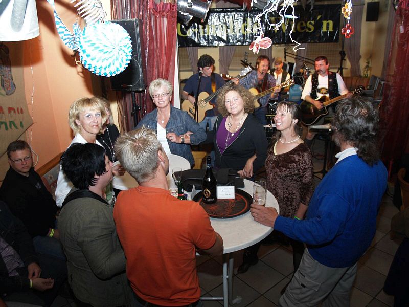 800x600 pixels (100K)