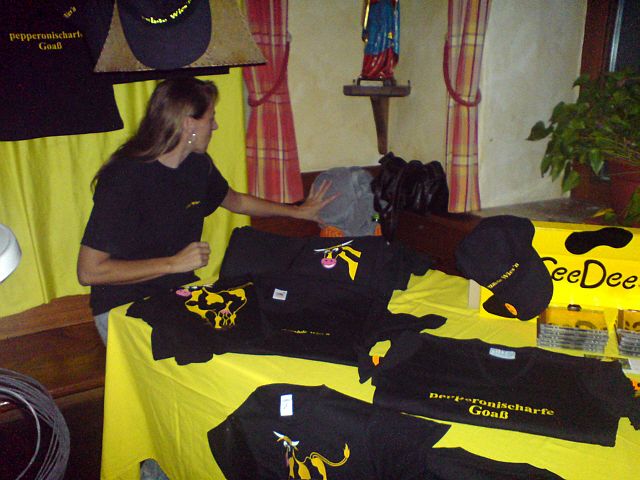 640x480 pixels (302K)