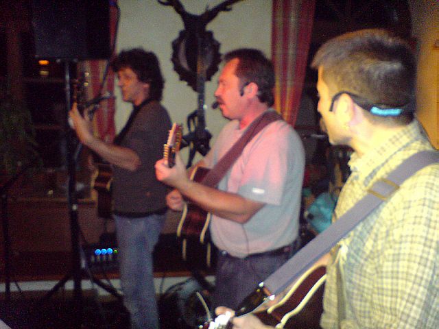 640x480 pixels (358K)