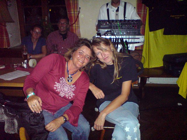 640x480 pixels (349K)