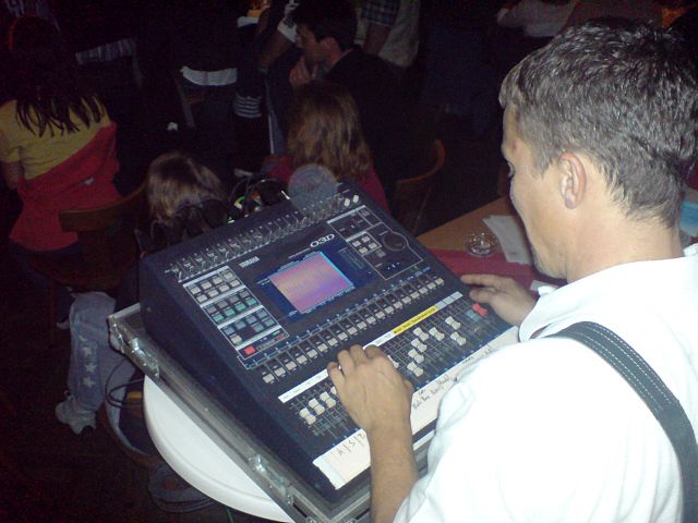 640x480 pixels (236K)