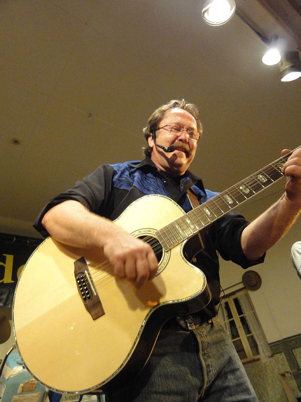 600x800 pixels (258K)