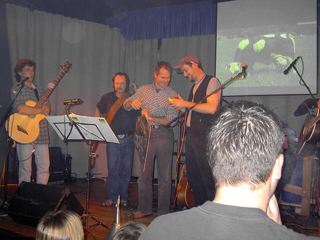 640x480 pixels (49K)