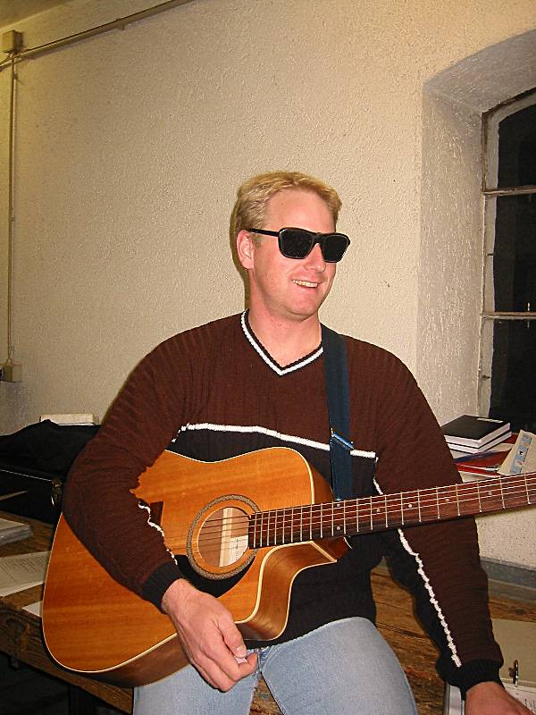 600x800 pixels (79K)