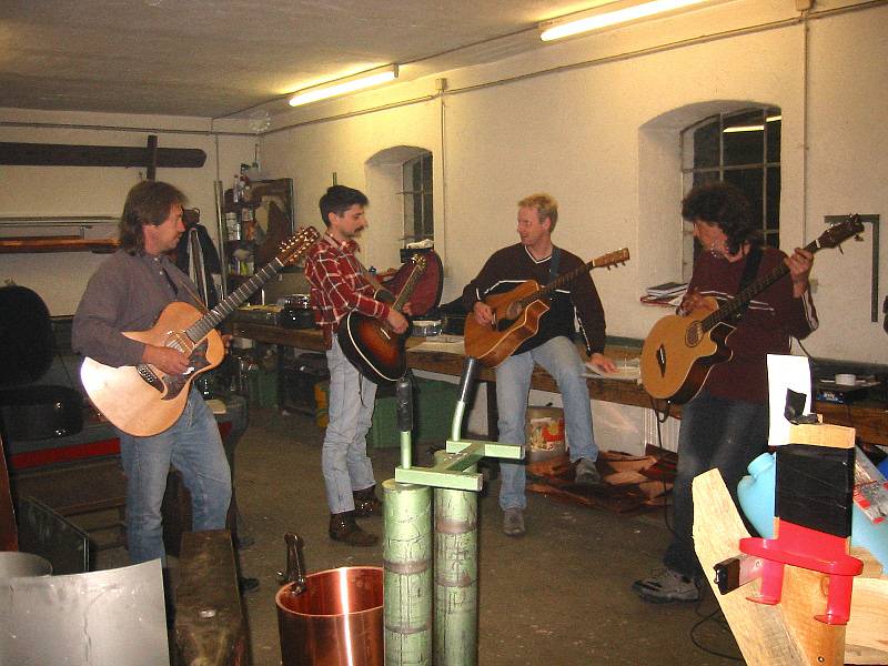 800x600 pixels (76K)