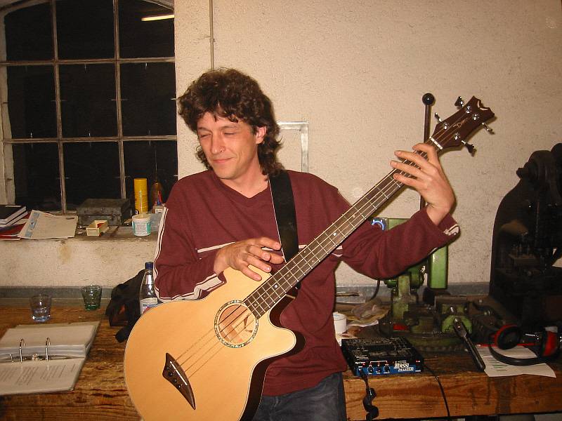 800x600 pixels (71K)