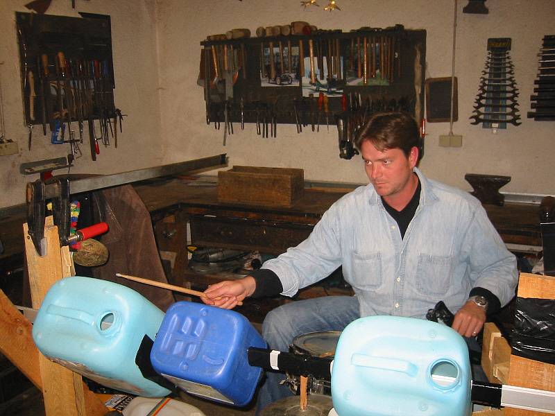 800x600 pixels (70K)