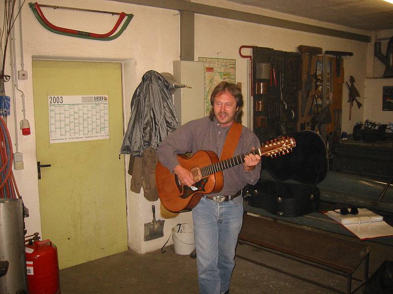 800x600 pixels (63K)