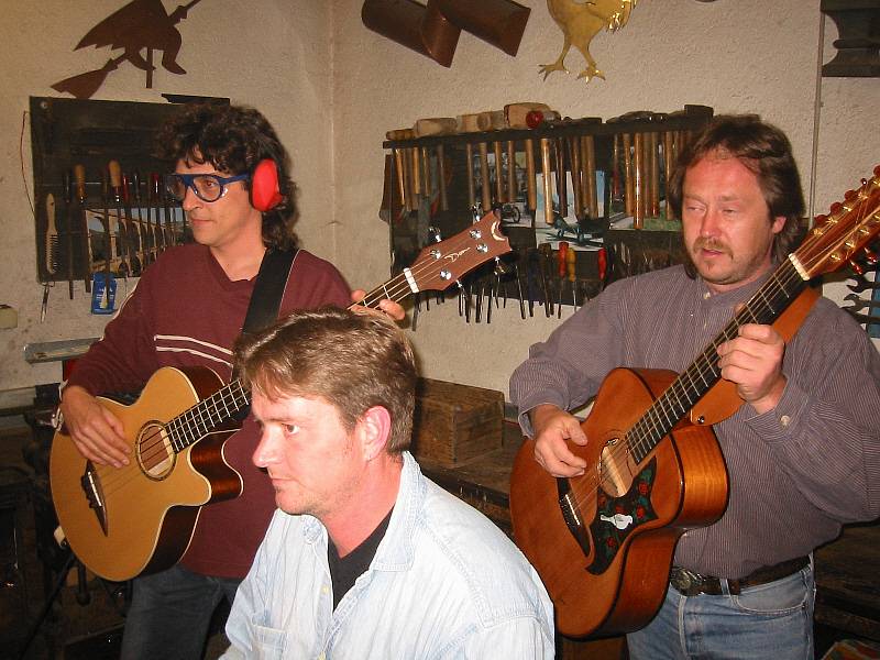 800x600 pixels (82K)