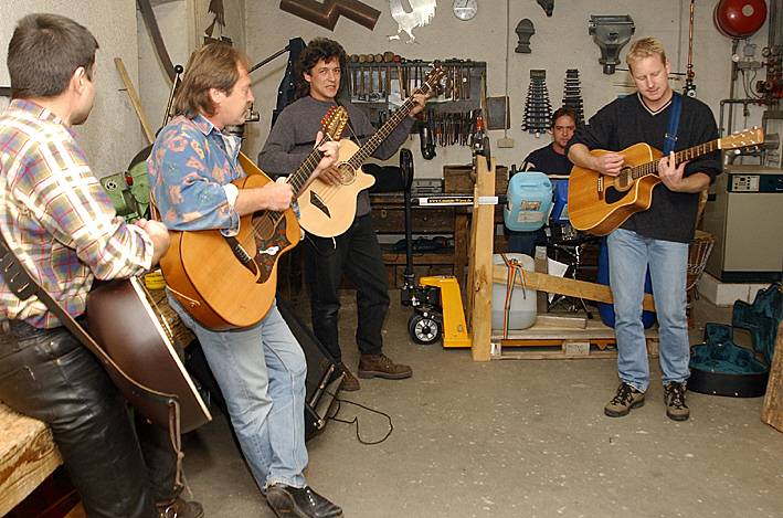 709x469 pixels (71K)