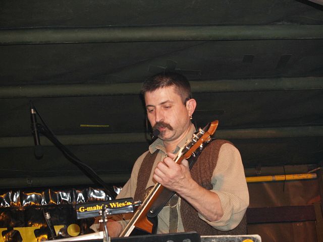 640x480 pixels (142K)