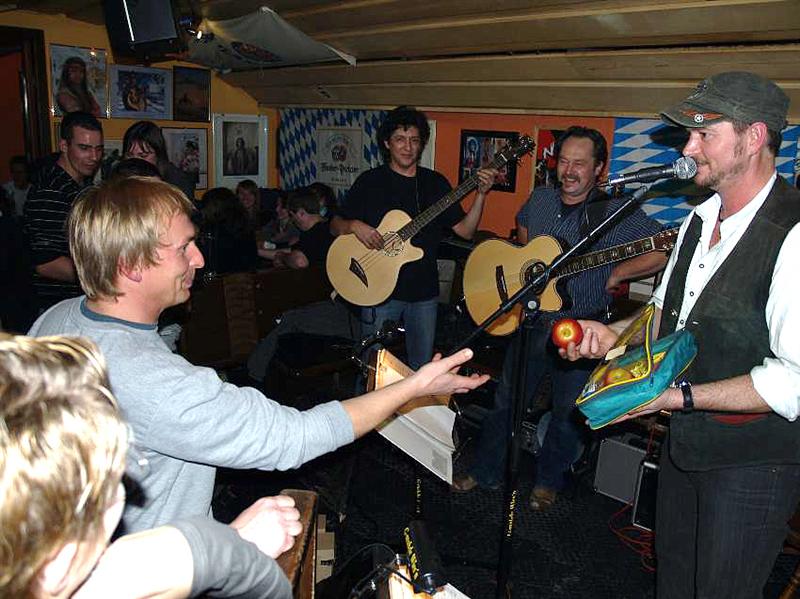 800x599 pixels (84K)