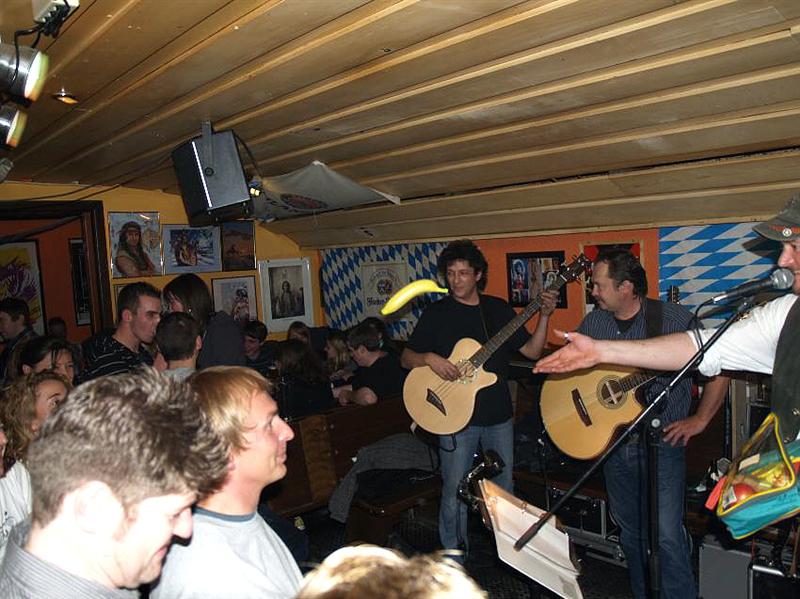 800x599 pixels (83K)