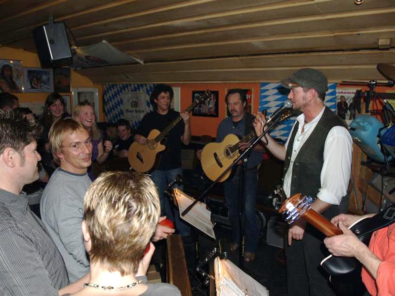 800x599 pixels (76K)