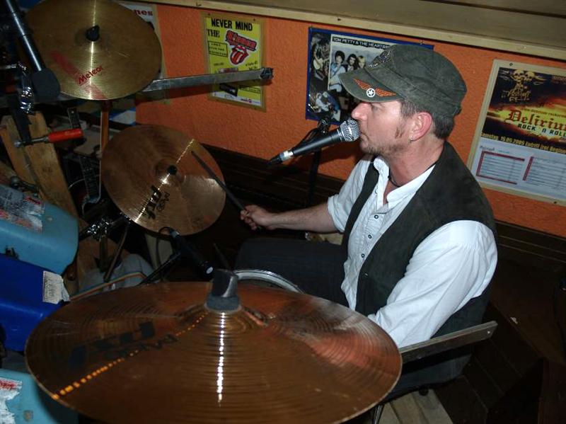 800x599 pixels (64K)