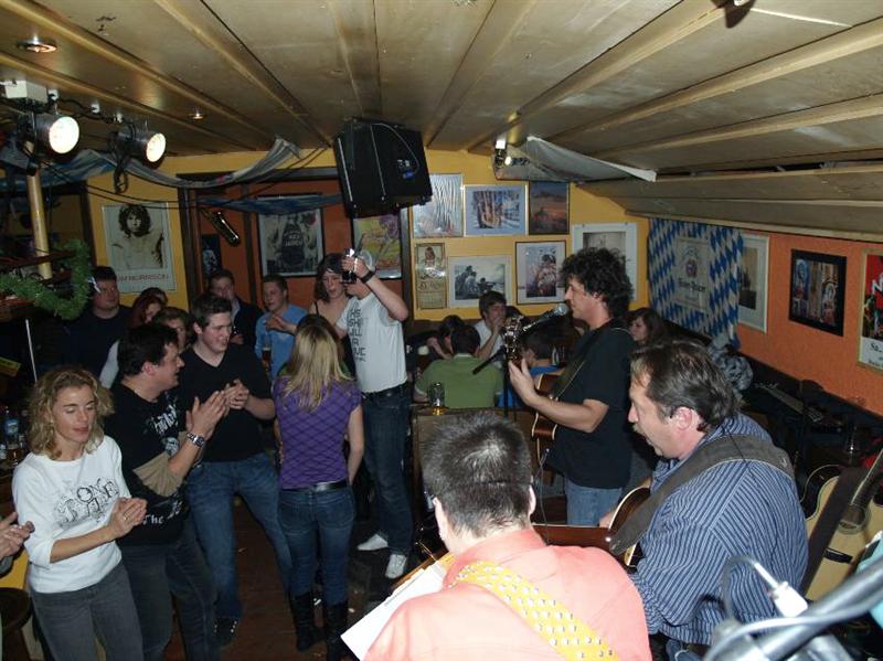 800x599 pixels (82K)