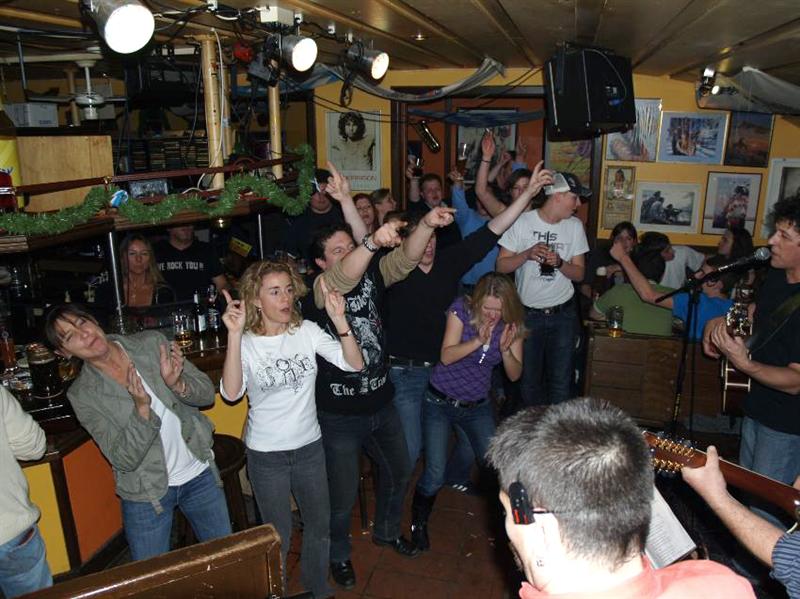 800x599 pixels (83K)