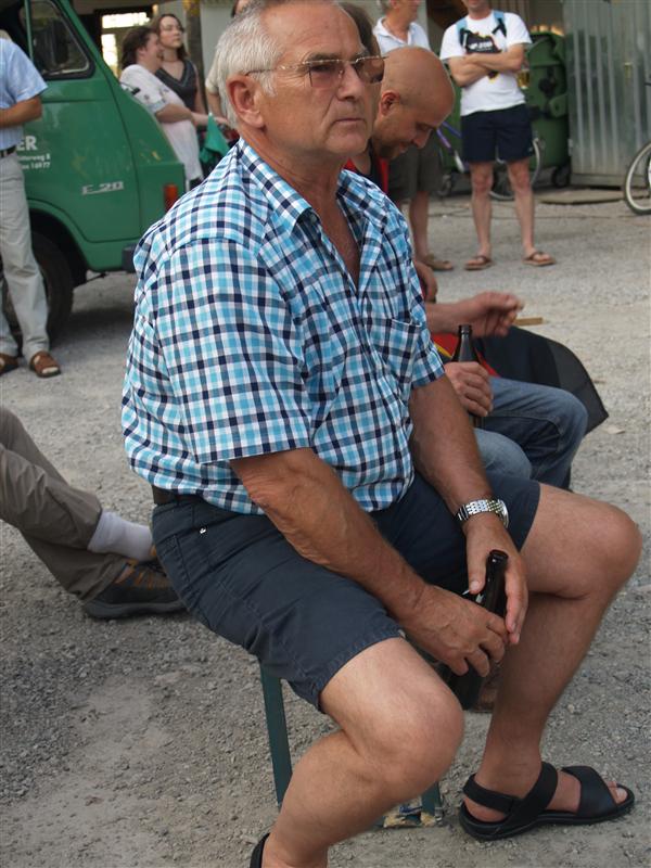 600x800 pixels (94K)