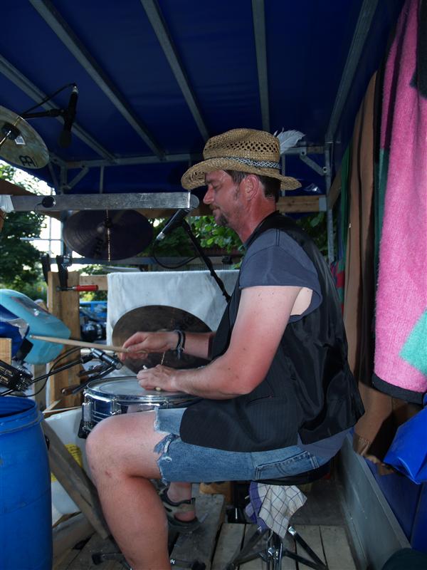 600x800 pixels (74K)