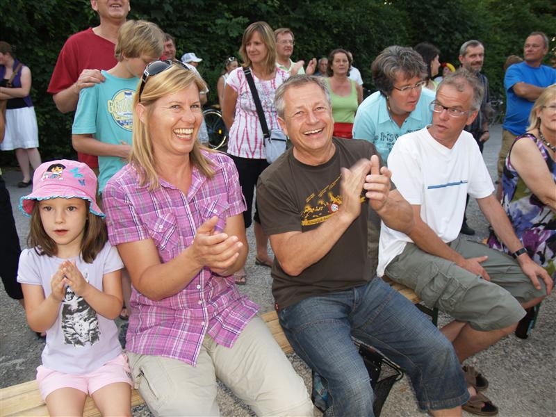 800x600 pixels (103K)