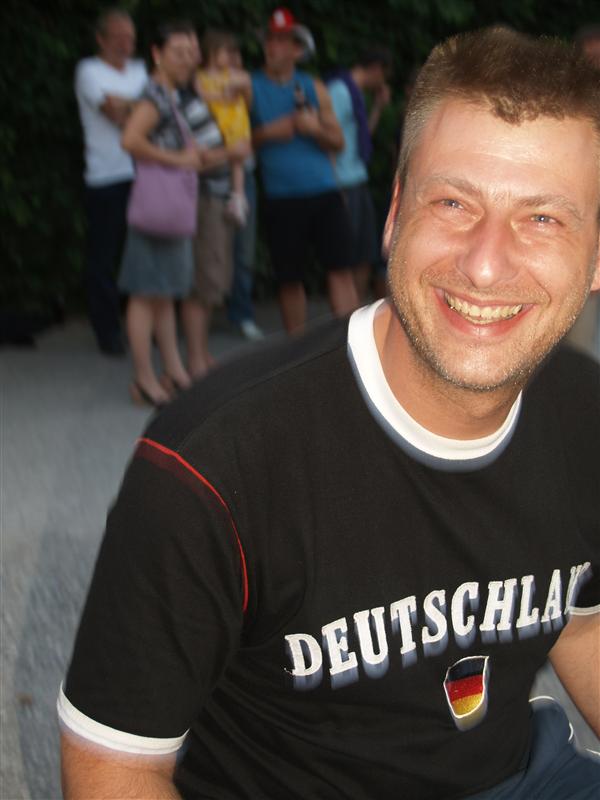 600x800 pixels (53K)